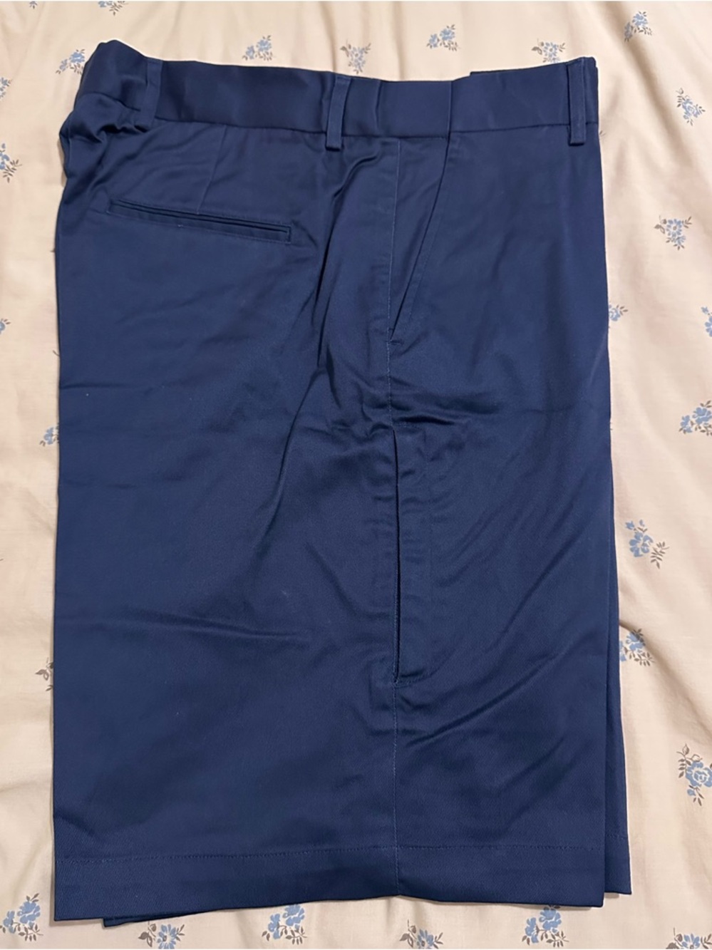 Men's Navy Work Shorts Size 34 
6 Pockets  New w/ Tags